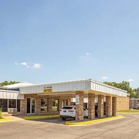 Oyo Hotel Mona Lake Muskegon Dış mekan fotoğraf