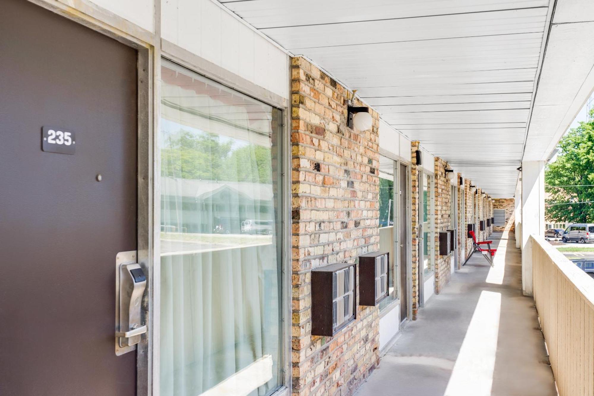 Oyo Hotel Mona Lake Muskegon Dış mekan fotoğraf